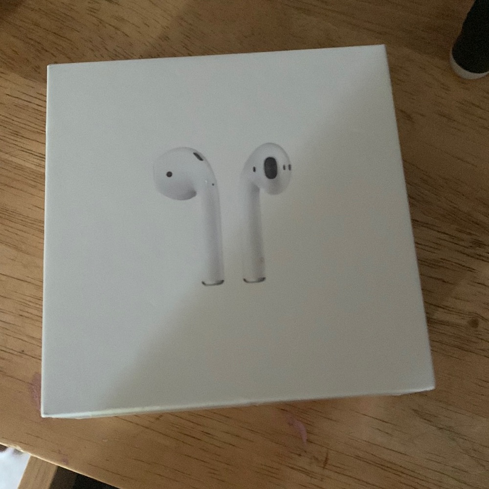 I’m selling an empty air pod case (NO AIRPODS OR CHARGER)
